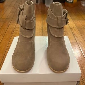 Suede tan ankle boots